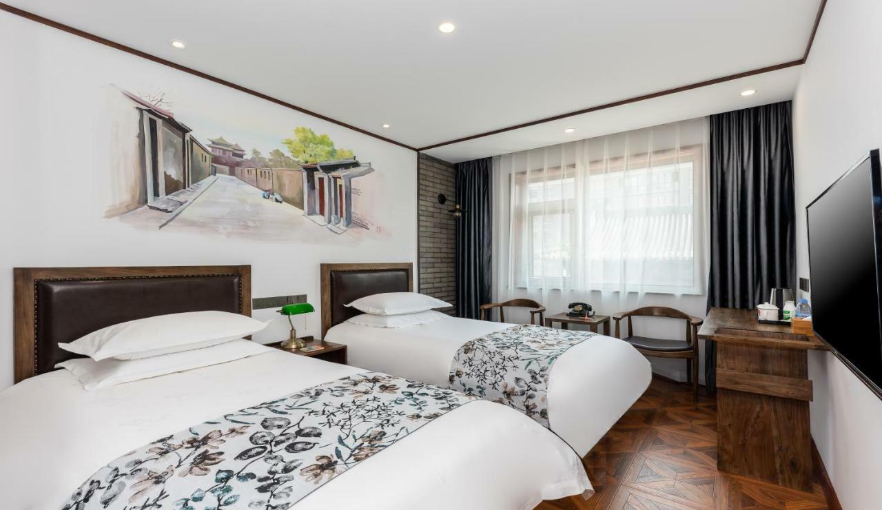 Nostalgia Hotel Near Prince Gong'S Mansion- Beihai Park, Tian'Anmen Square, Nanluoguxiang Hutong, Huguosi Hutong Snack Street, 5 Minutes Walk Away From Ping'Anli Subway Station, Free Ice Cream And Laundry Service,English Communication Well Peking Kültér fotó
